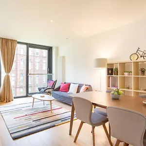  Apartment Quartermile Retreat With Parking